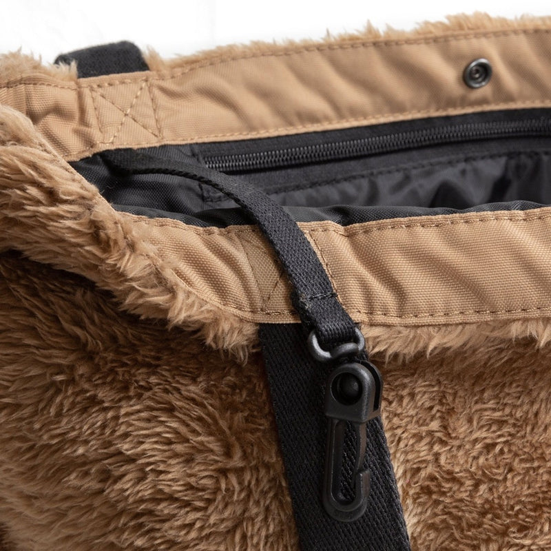 Eastpak - Charlie Fuzzy Shoulder Bag (82BMEI0)