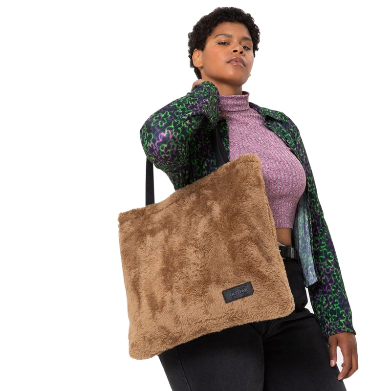 Eastpak - Charlie Fuzzy Shoulder Bag (82BMEI0)