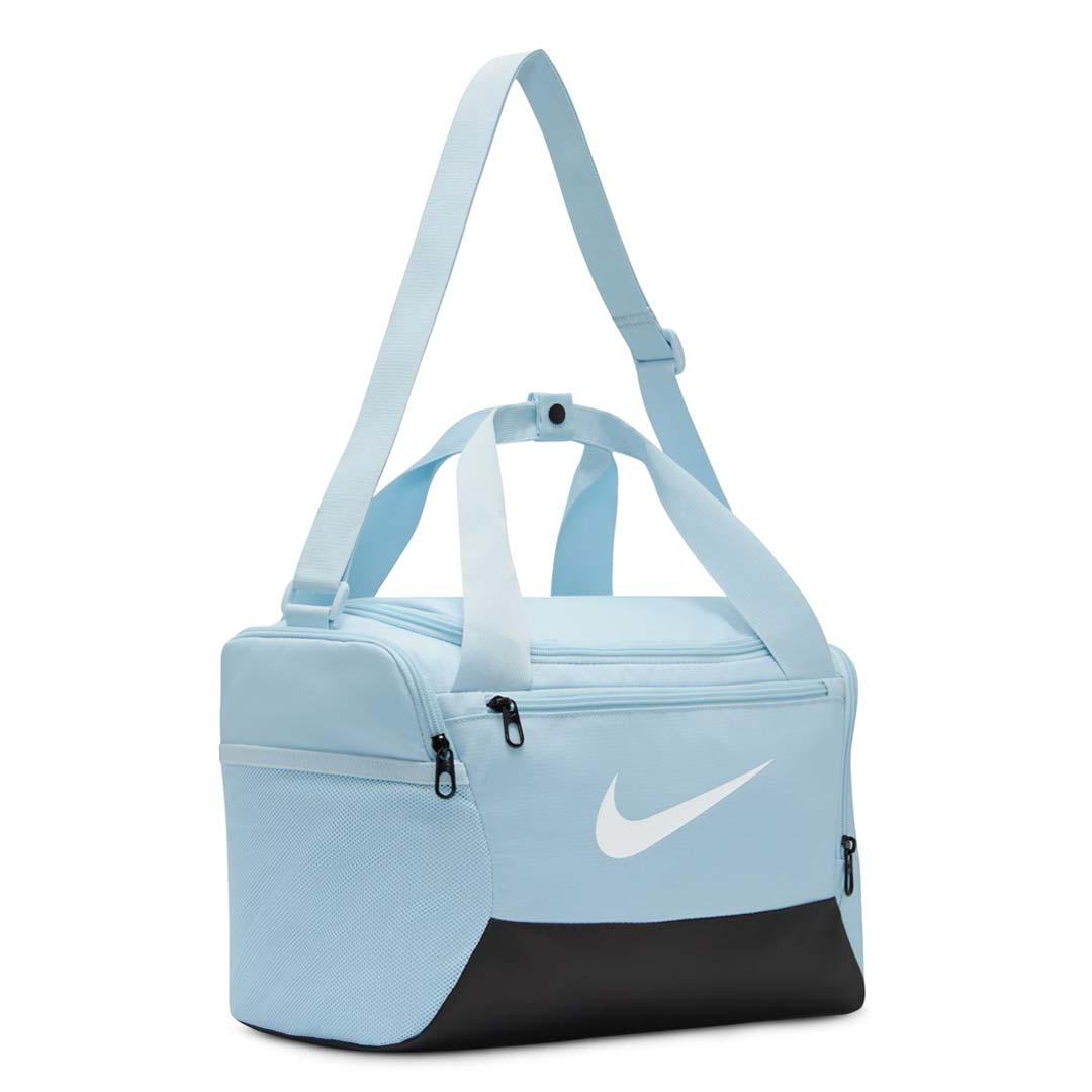 white nike duffel bag