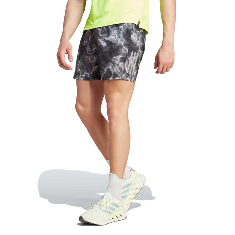 adidas - Short Own The Run Allover 5 pouces pour homme (IB6395-5IN)