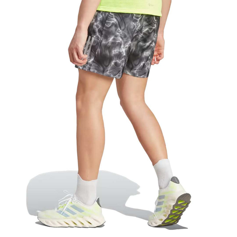 adidas - Short Own The Run Allover 5 pouces pour homme (IB6395-5IN)
