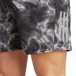 adidas - Short Own The Run Allover 5 pouces pour homme (IB6395-5IN)
